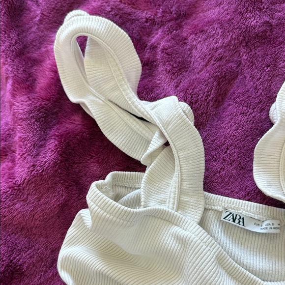 White Ribbed Crop Top with Ruffle Straps - Picture 3 of 4